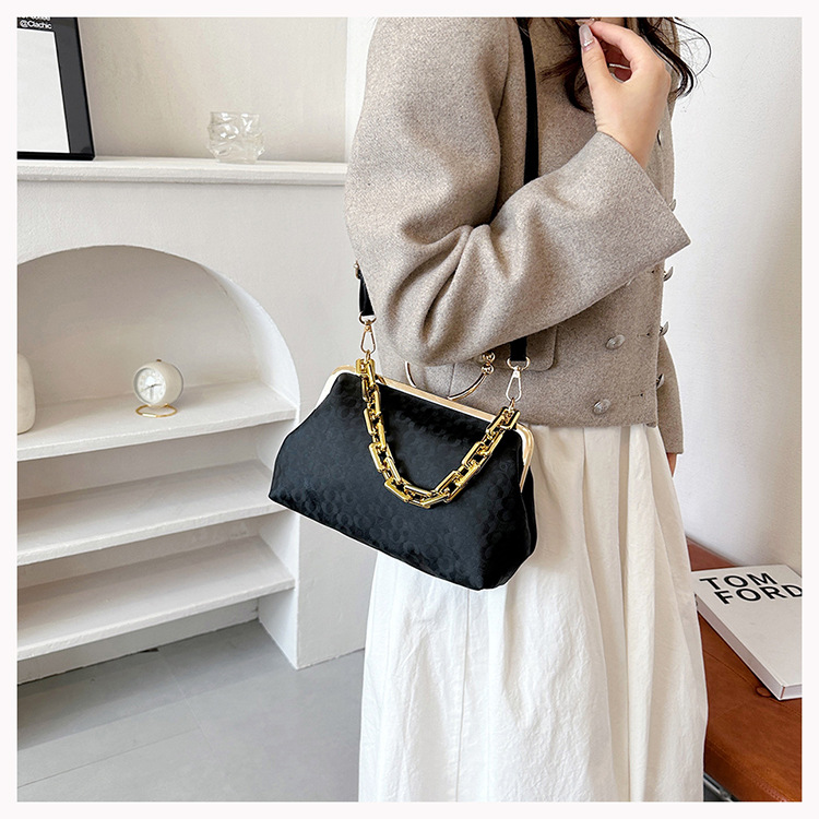 Borse da donna nuove transfrontaliere Borsa a tracolla a tracolla moda europea e americana Borsa da donna con fibbia a catena di fascia alta con texture_voghion.com