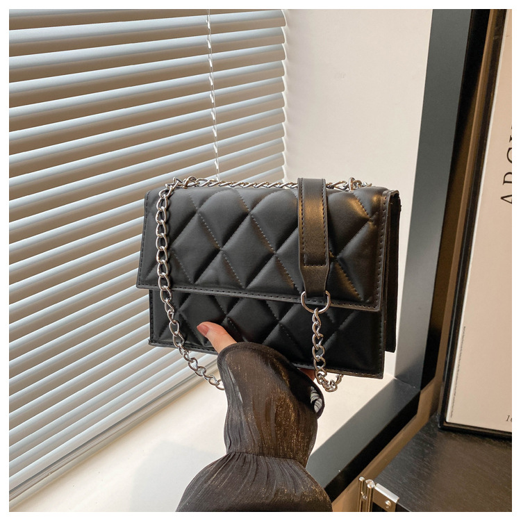 The 2024 autumn new French niche design chain small square bag, a fashionable macaron color single-shoulder crossbody bag undefined