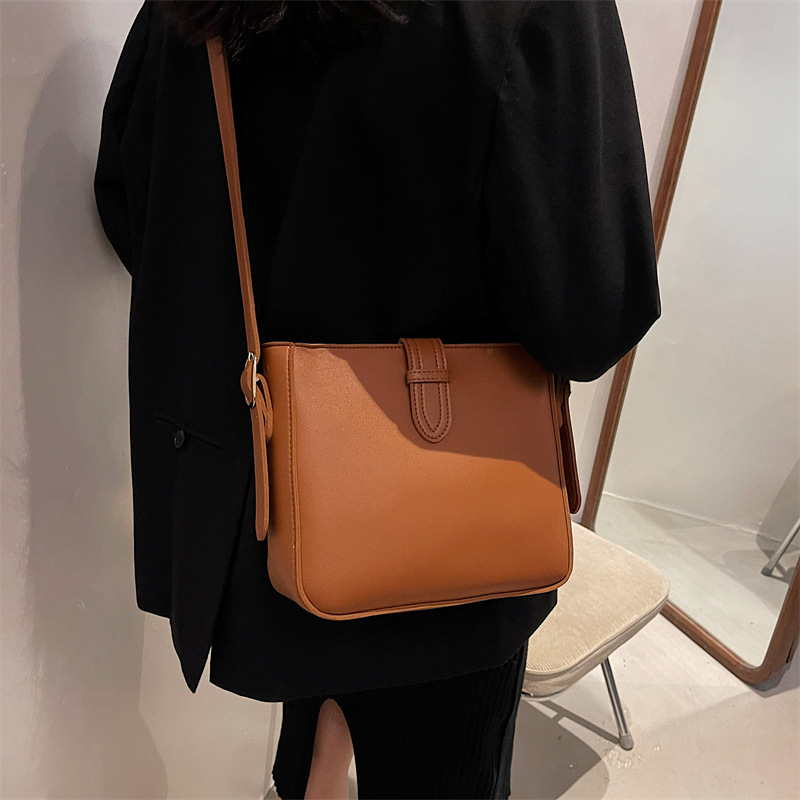 Versatile Women's Retro Bucket Bag Stylish Shoulder Handbag_voghion.com