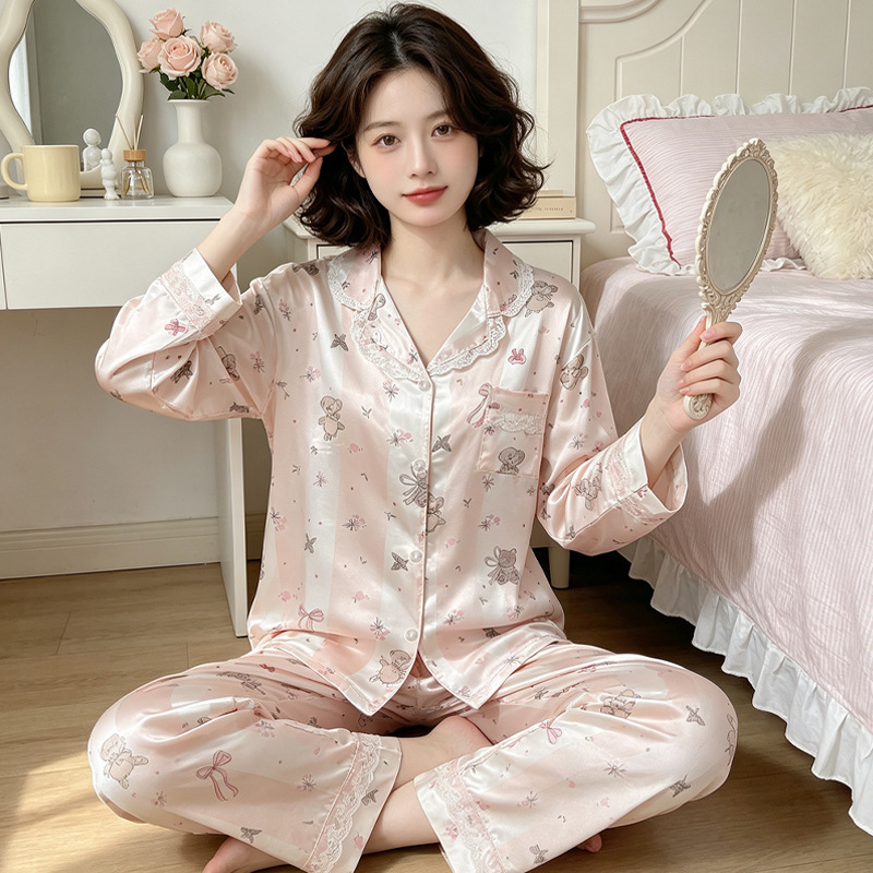 Gentle and cute summer home outfit for girls, made of ice silk, with a cute bear jacquard pattern, long sleeves, long pants, lace trim, and a stylish high-collar design Gentle and cute summer home outfit for girls, made of ice silk, with a cute bear jacquard pattern, long sleeves, long pants, lace trim, and a stylish high-collar design