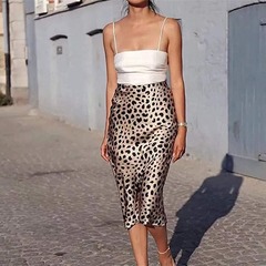 ファッション 2023 春ヨーロッパとアメリカンスタイルのストリートヒップスター女性のプリントポリエステルバッグヒップスカートスカートメーカー卸売
