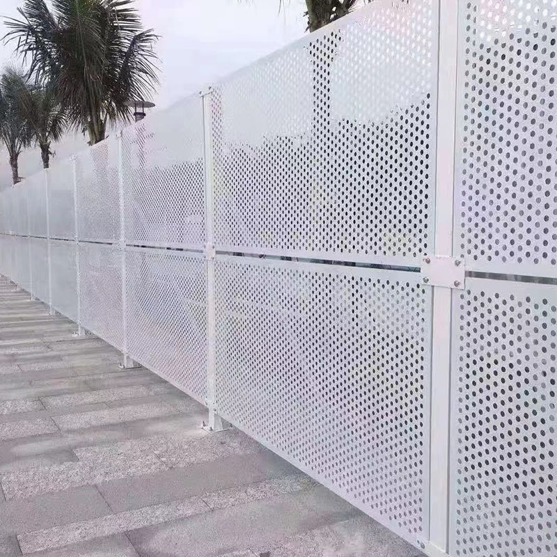 铁皮护栏钢构档板彩瓦铁皮工地防风墙冲孔围挡施工档道路安全护栏