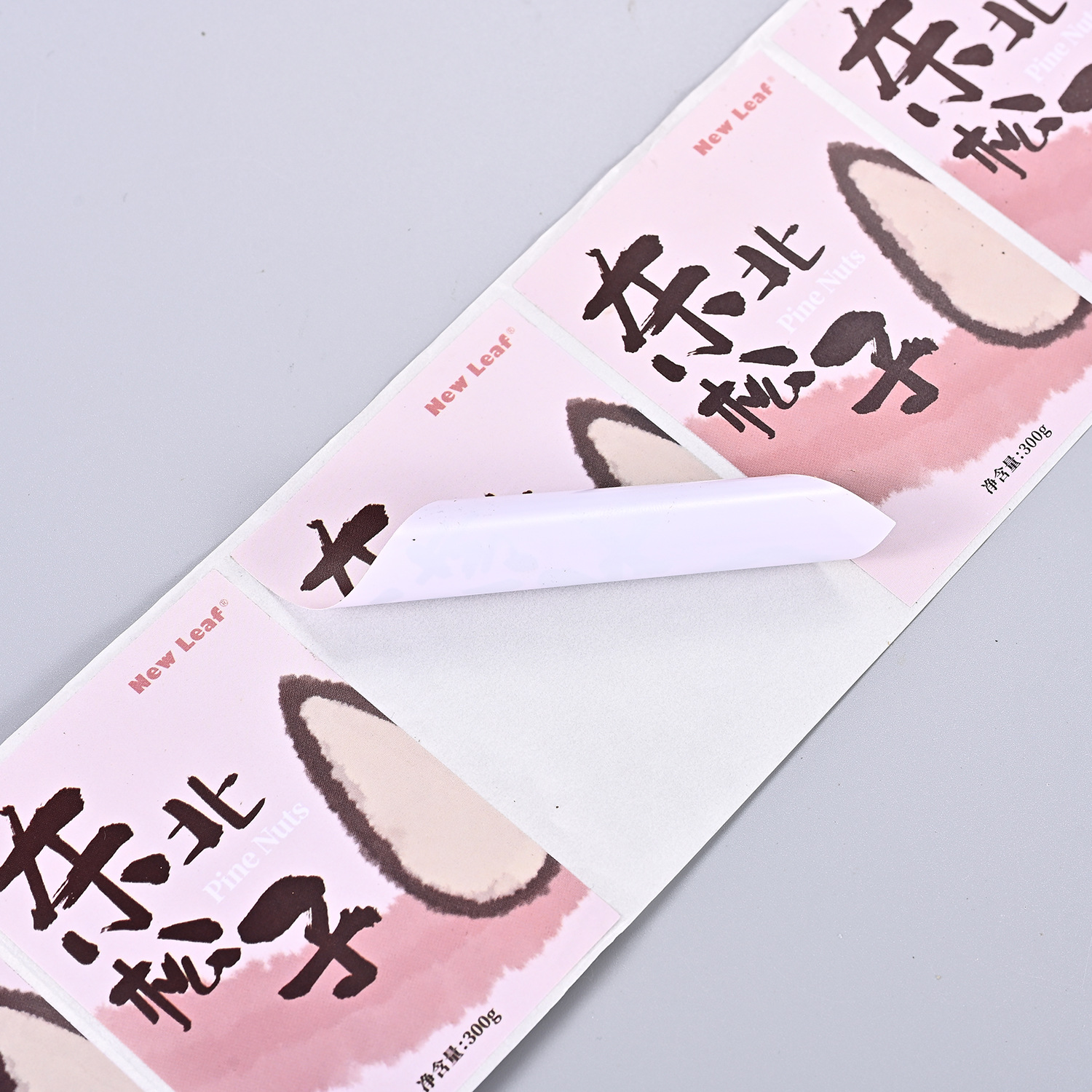 不干胶卷筒标签贴纸定制透明封口广告定做商标亚银合格证卷标印刷