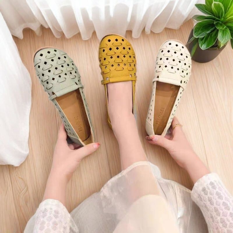 2025 New Summer Style Cut Out Tendon Non-Slip Soft Sole One-Leg Casual Breathable Mom Shoes Flats Hole Shoes for Women 2025 New Summer Style Cut Out Tendon Non-Slip Soft Sole One-Leg Casual Breathable Mom Shoes Flats Hole Shoes for Women
