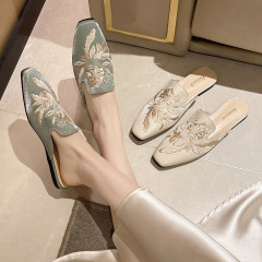 新しい中国風の刺繍包頭ハーフスリッパ女性のための 2025 夏の新しいレトロな多用途フラットミュールハーフスリッパ