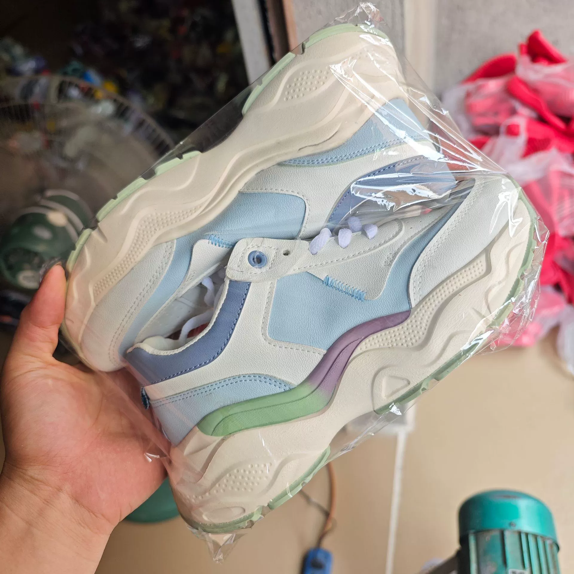 Можно выбрать модные коды 2025 новая женская обувь повседневная спортивная обувь не устала