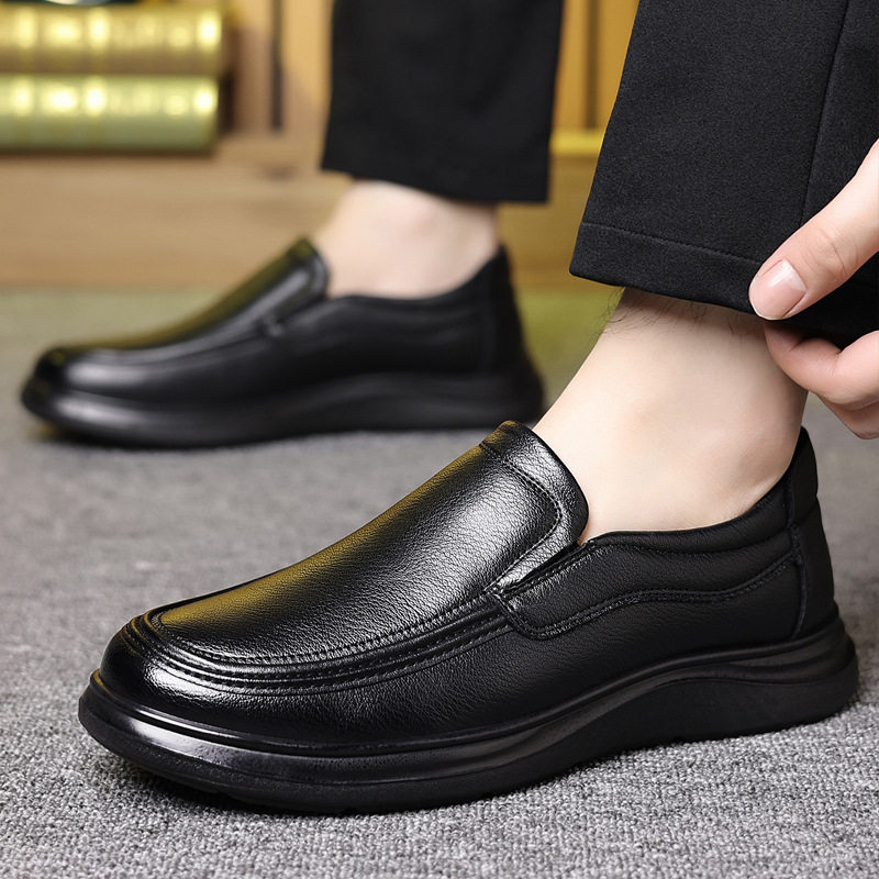 Giày lười nam da lộn mũi tròn gót thấp, đế mềm thoáng khí chống trượt — CS9562 màu nâu, CS9562 màu đen