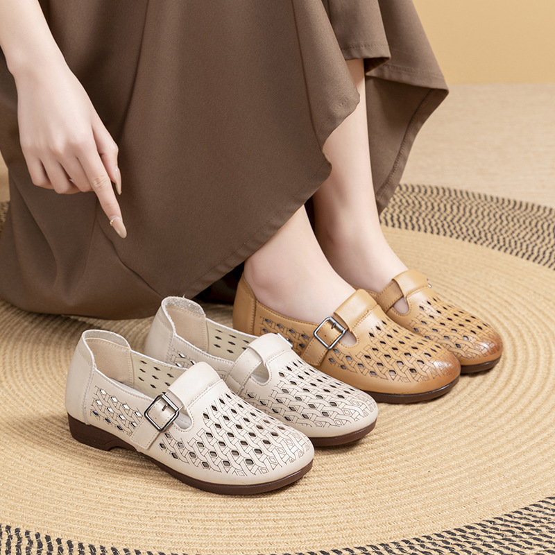 First-Layer Cowhide Perforated Shoes for Women, Soft-Soled, Round-Toe, Flat-Heeled Mom Shoes, Artistic Retro Casual Sandals for Middle-Aged Women
