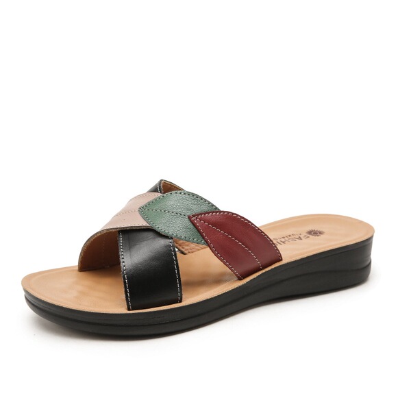 Ready Stock First-Layer Cowhide Slippers, Flat-Soled Non-Slip Sandals for Middle-Aged and Elderly Women, Lightweight and Comfortable for the Feet, Everyday Casual Style