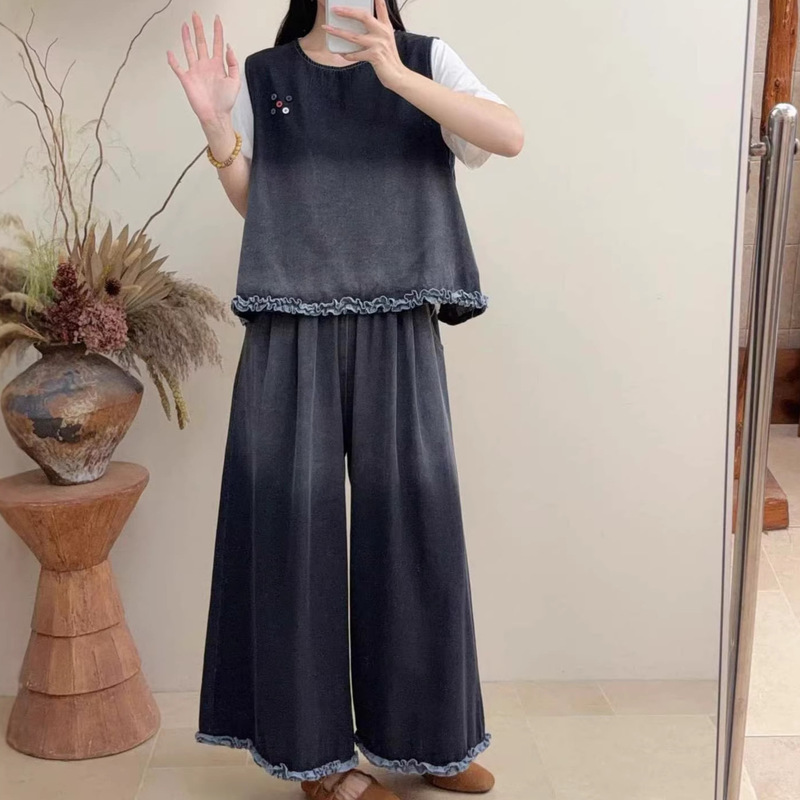 Summer New Women's Suit, Round Neck Sleeveless Denim Vest with Lace Splicing, Elastic Waist, Wide-Leg Pants, Casual and Loose Summer New Women's Suit, Round Neck Sleeveless Denim Vest with Lace Splicing, Elastic Waist, Wide-Leg Pants, Casual and Loose