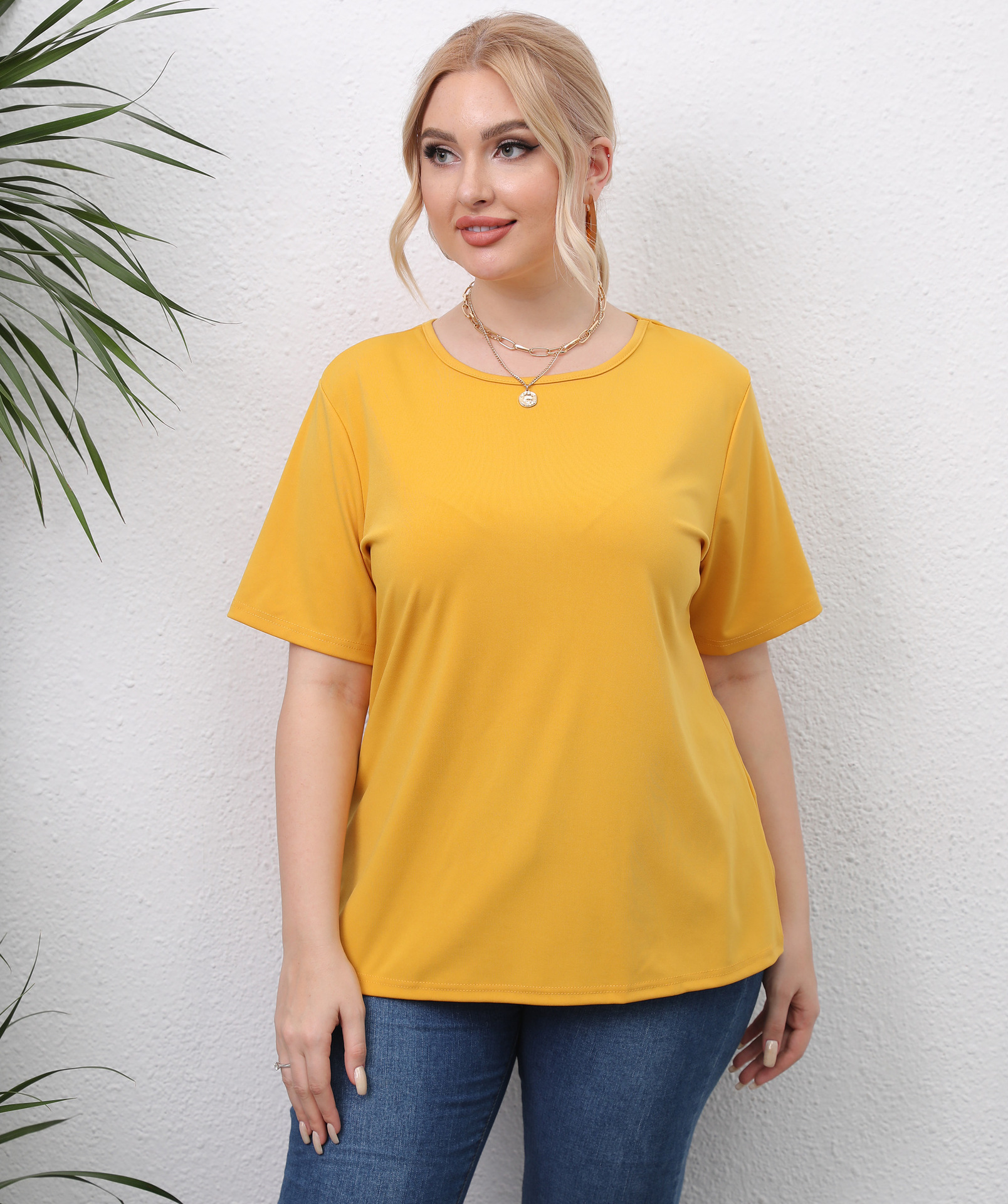 camiseta de color sólido con cuello redondo y manga corta hueca de talla grande NSOY125438