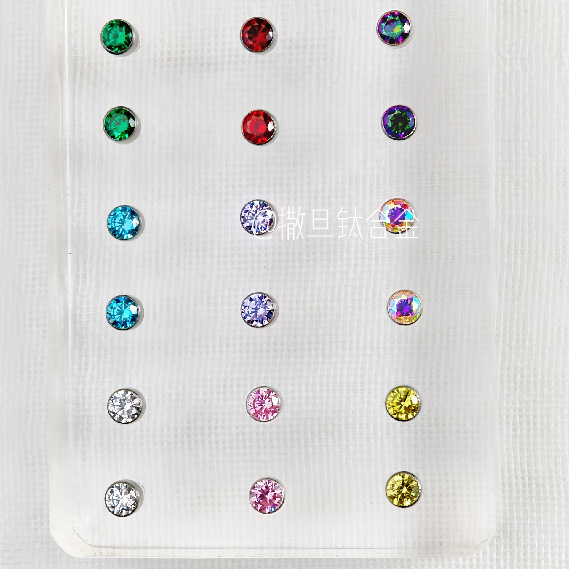 16G labret stud size and finish detail
