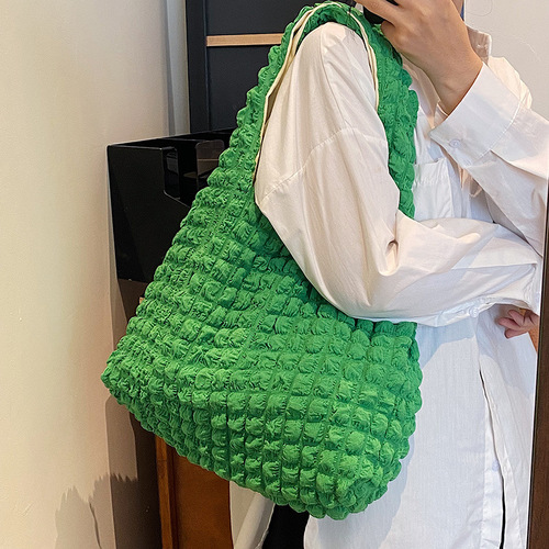 Korean style pleated waffle shoulder bag  new internet celebrity bubble plaid tote bag fashionable large capacity shopping bag