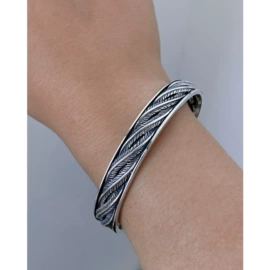 戒指;项链;耳钉