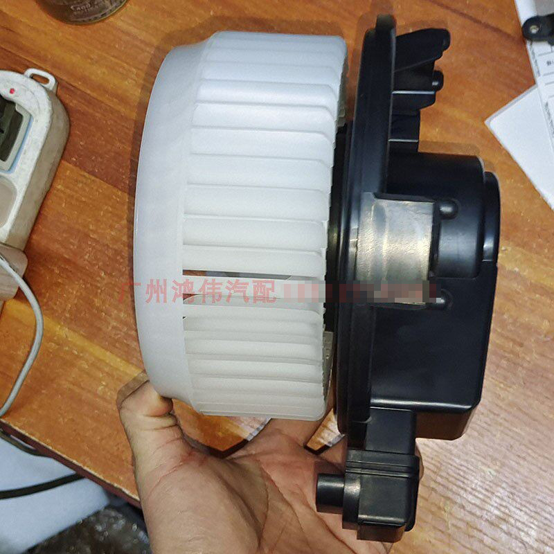 Suitable for the front air conditioning blower motor assembly of the GAC Trumpchi GS8, including the heater box cooling and heating fan motor bearing
