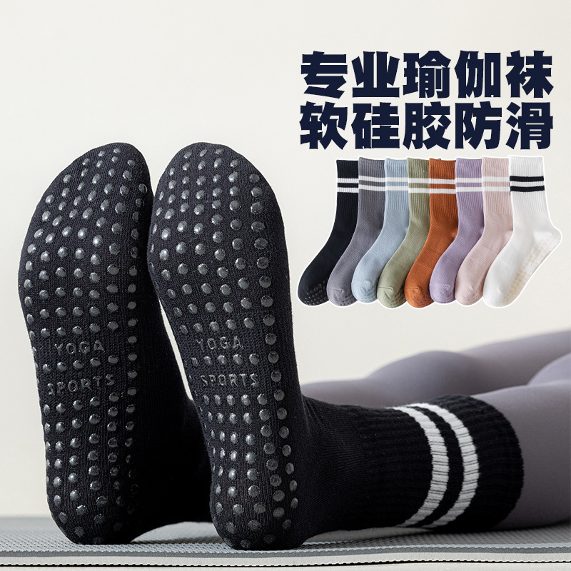 Professional yoga socks indoor pilates socks ladies mid-tube socks dispensing non-slip floor sports socks stripes wholesale