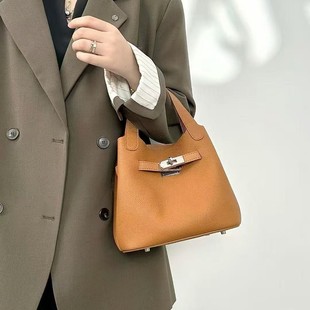 TC�^��ţƤˮͰ����֦�y���s�ٴ�������������˻@�Ӱ�ͨ��Ů����