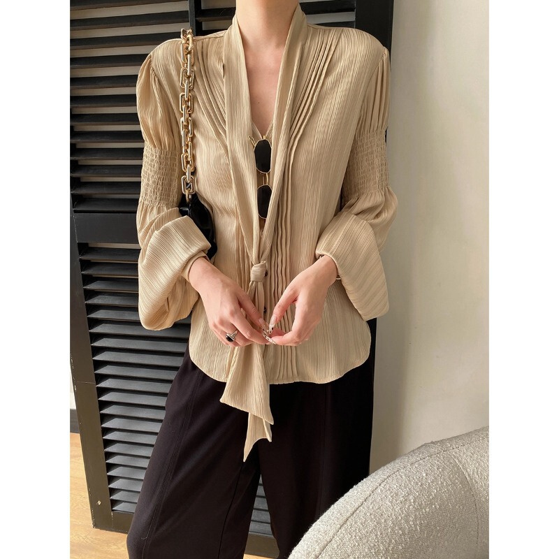 Sinan Early Spring New Style Old Money Style Ribbon V-Neck Pleated Textured Lantern Sleeve Shirt Sn8556