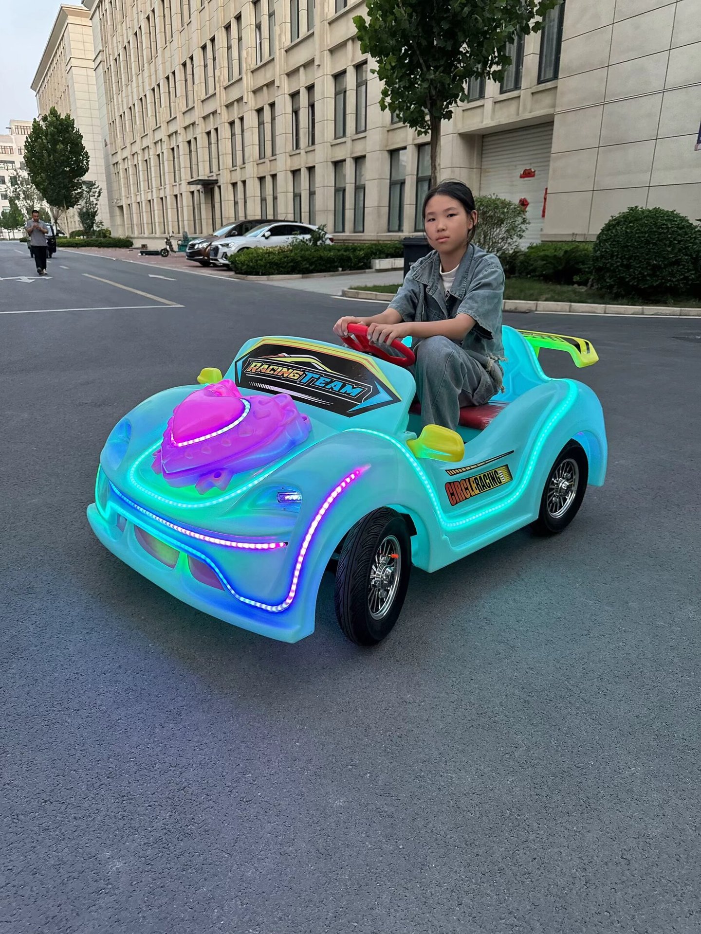 Carruaje de doble caballo cuadrado eléctrico luminoso coche de juguete parque de juegos coche de juguete avanzado coche de juegos para niños interiores