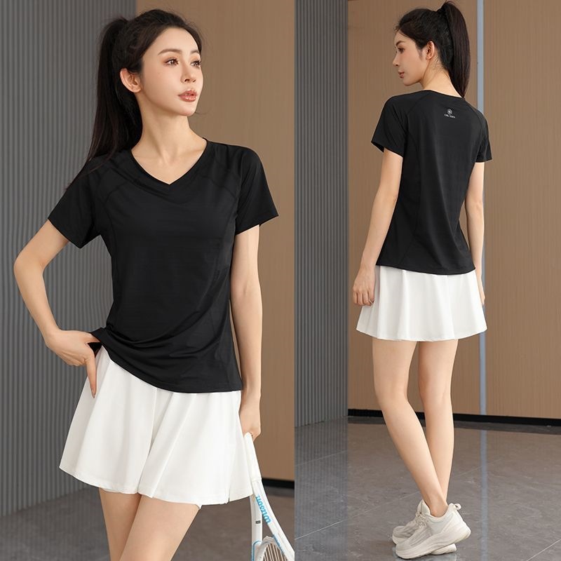 Plus-size women's summer sportswear set, thin, loose fit, covers tummy, quick-drying, suitable for yoga, fitness, running, badminton, and tennis.