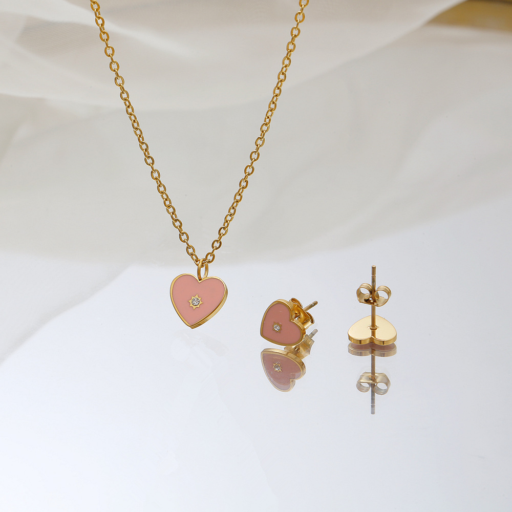 Fashion Heart Shape Titanium Steel Inlay Artificial Diamond Ear Studs 1 Pair