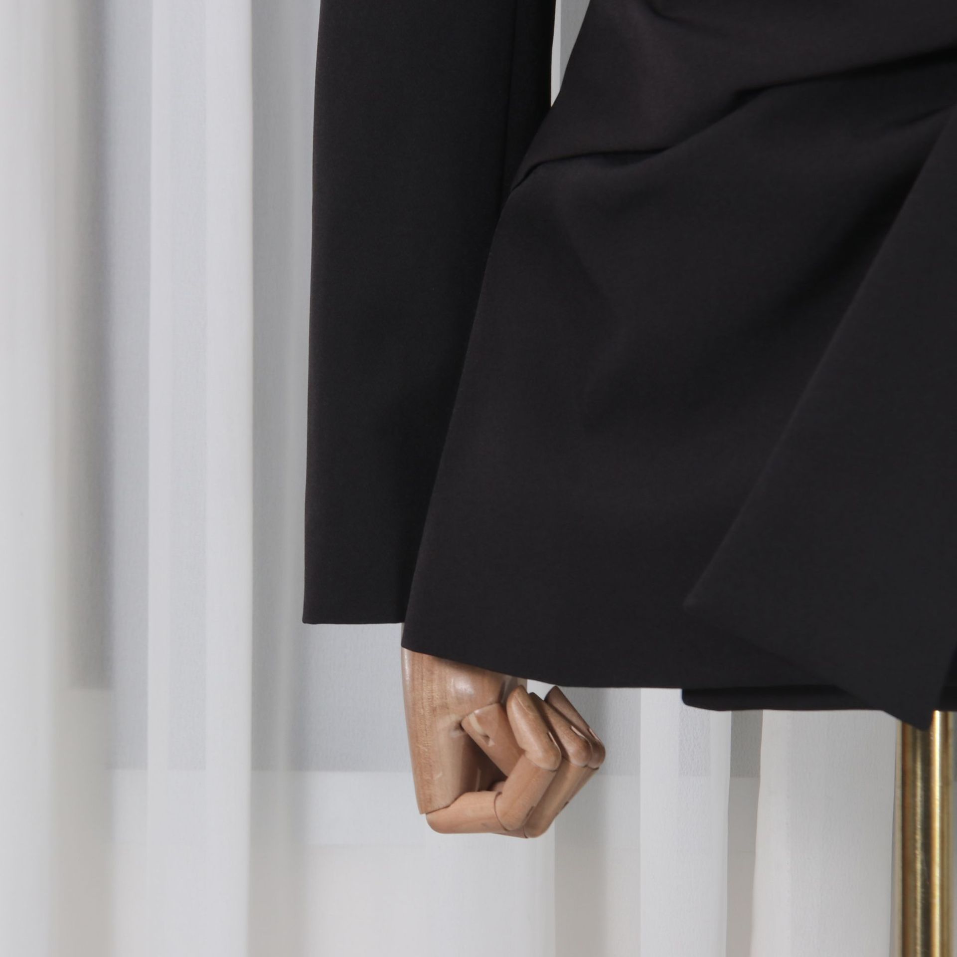 Giacca blazer elegante donna con dettagli incrociati_voghion.com