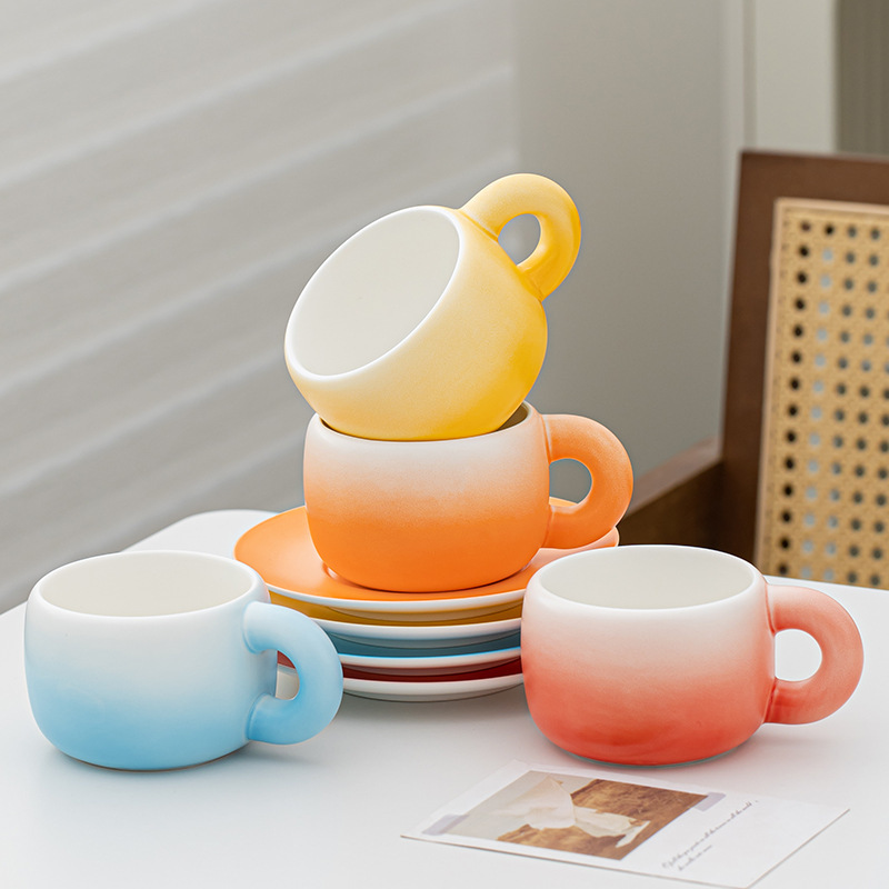 Tazas de café de cerámica y platos, tazas de arte de taza de café de color gradiente, tazas de leche de mano simples, estilo nacional
