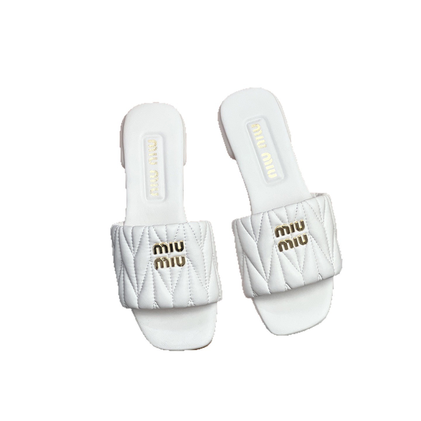 Los nuevos pliegues de cuero francés de Dongguan, zapatillas de un solo carácter con micro-estándar, sandalias casuales de tacón grueso, nuevo estilo de verano