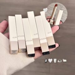 ブラックNANA乳絨毯の薄い霧の小さい細い管の口紅のシルクのつや消しの光は白い唇の釉薬の元気な組み合わせの卸売りの越境を現します。