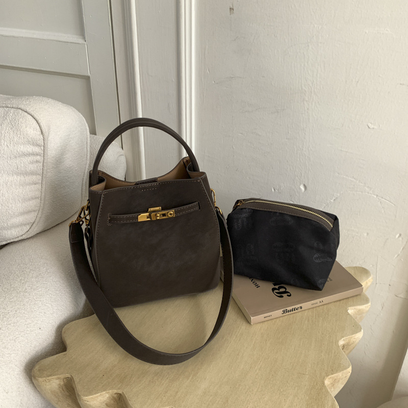 Super caliente canasta de platos de mano bolso de cubo de agua mujer venta caliente transfronteriza nuevo nicho coreano alto sentido versátil bolso mochila