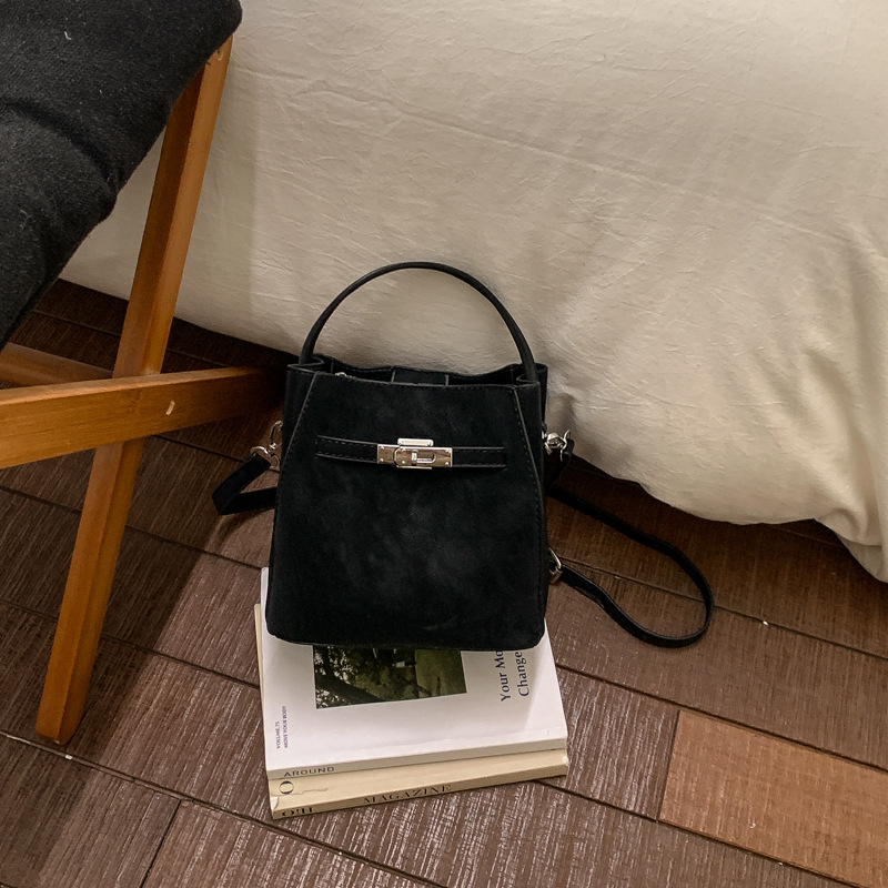 Cross-border 2026 nuevo estilo coreano nicho Zhong bolso de cubo de agua super caliente mujer de viaje universal temperamento casual mochila diaria