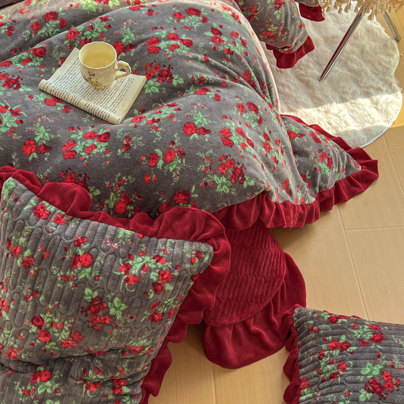 Conjunto de quatro peças em estilo nórdico francês vintage boho francês com colcha de leite e detalhes em renda, ideal para casamentos de inverno, capa de edredom em veludo coral vermelho._voghion.com
