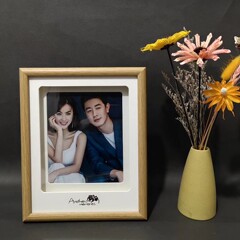 メーカー写真スタジオ子供の結婚式のフォトフレーム 10inch シングル/マルチホール立体段ボールフォトフレームテーブルサイズ