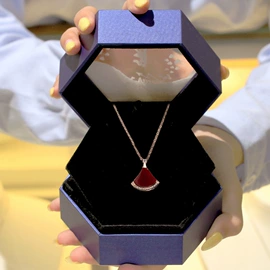 项链;戒指;耳钉