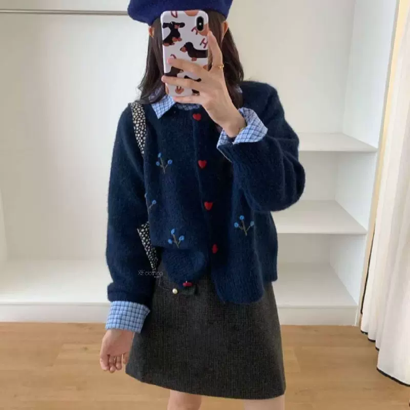 慵懒复古小花刺绣爱心扣毛衣开衫女宽松秋冬温柔软糯针织上衣外套