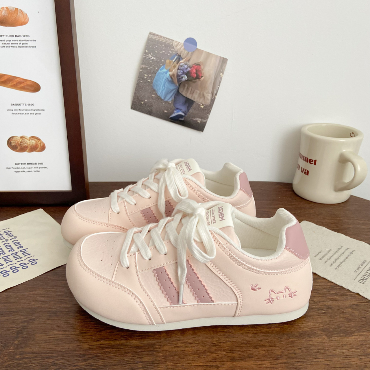 2026 primavera y otoño, zapatos de suela gruesa, zapatos de mujer, zapatos de nicho chic, zapatos blancos suaves y cómodos, zapatos bajos coreanos.