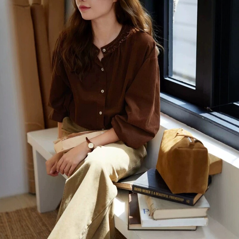 French retro style X, delicate corduroy, topstitched lace collar, autumn and winter casual puff sleeve shirt in red-brown color combination French retro style X, delicate corduroy, topstitched lace collar, autumn and winter casual puff sleeve shirt in red-brown color combination