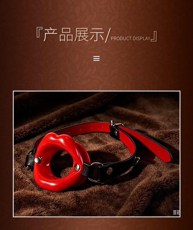 Rose Mouth Gag with Adjustable Strap in Black and Red Faux Leather — detail image 33