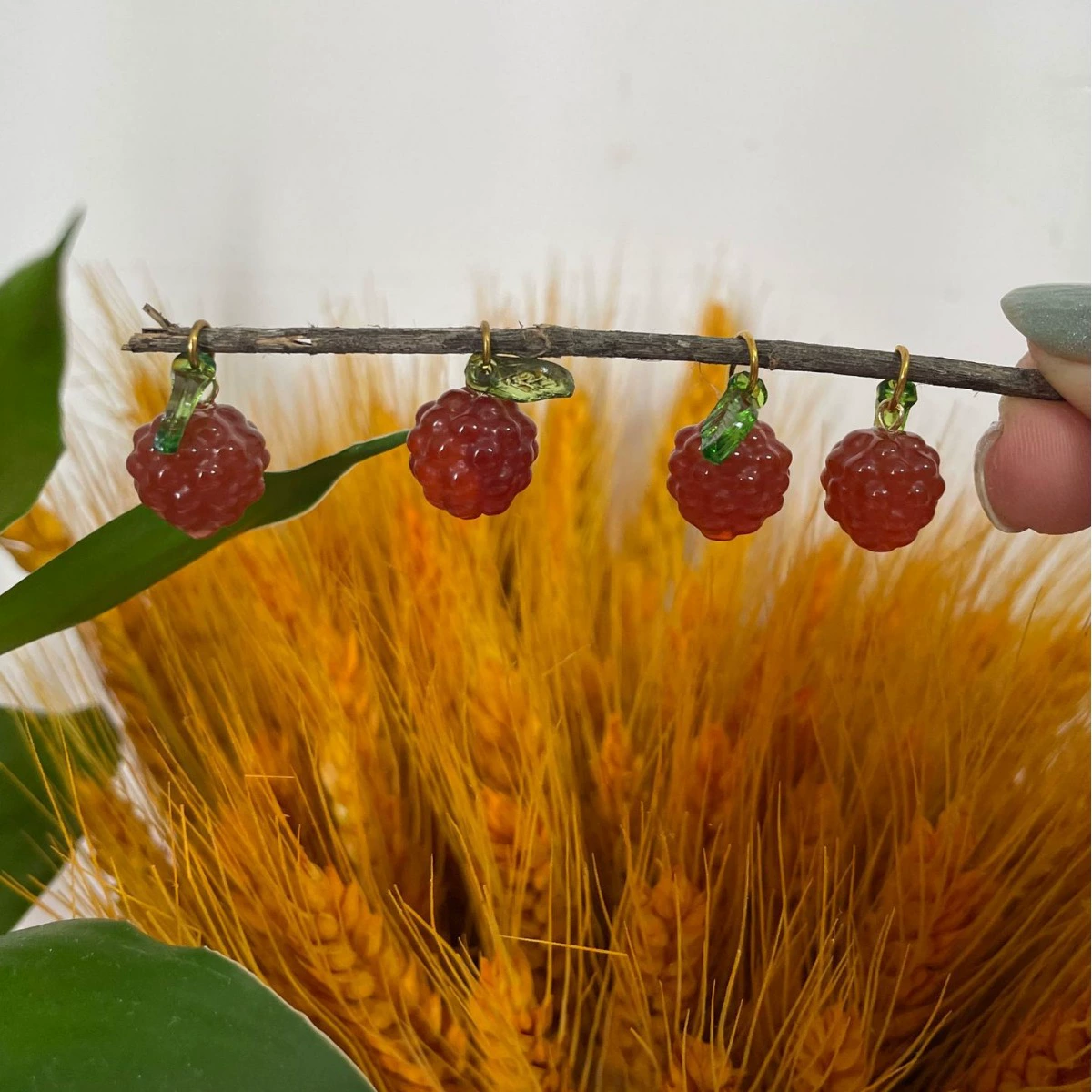 Оникс вырезанная клубника, акриловый подвес, браслет, аксессуар, handmade