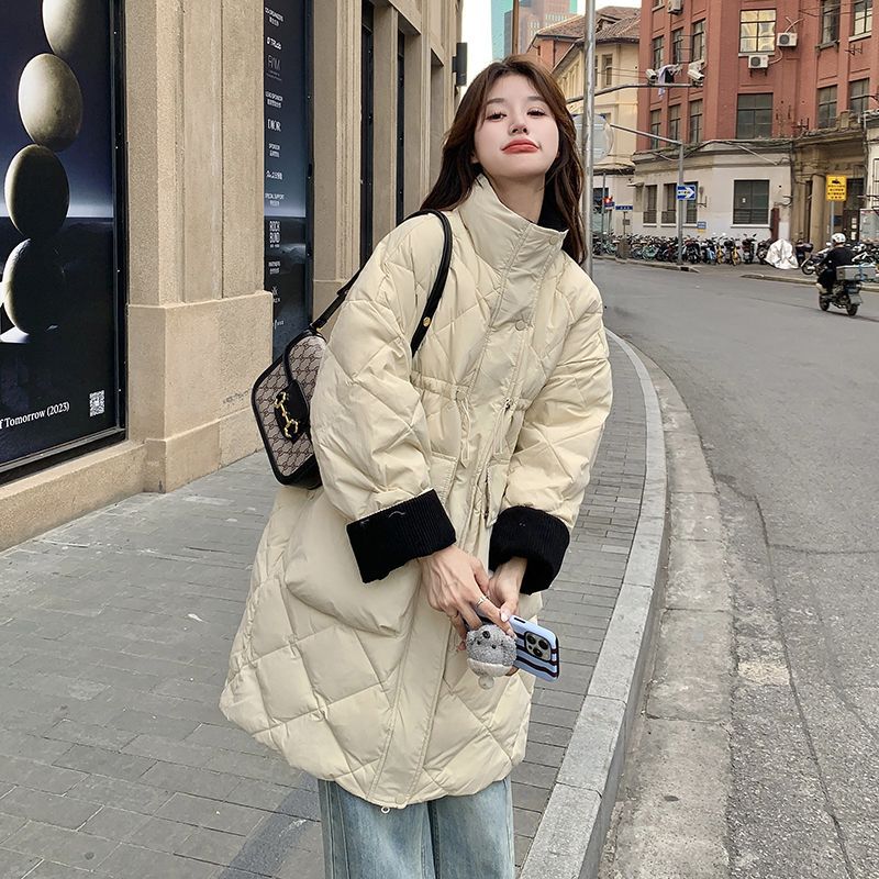 菱形格立领羽绒服女中长款2025新款韩系感米白色保暖羽绒服