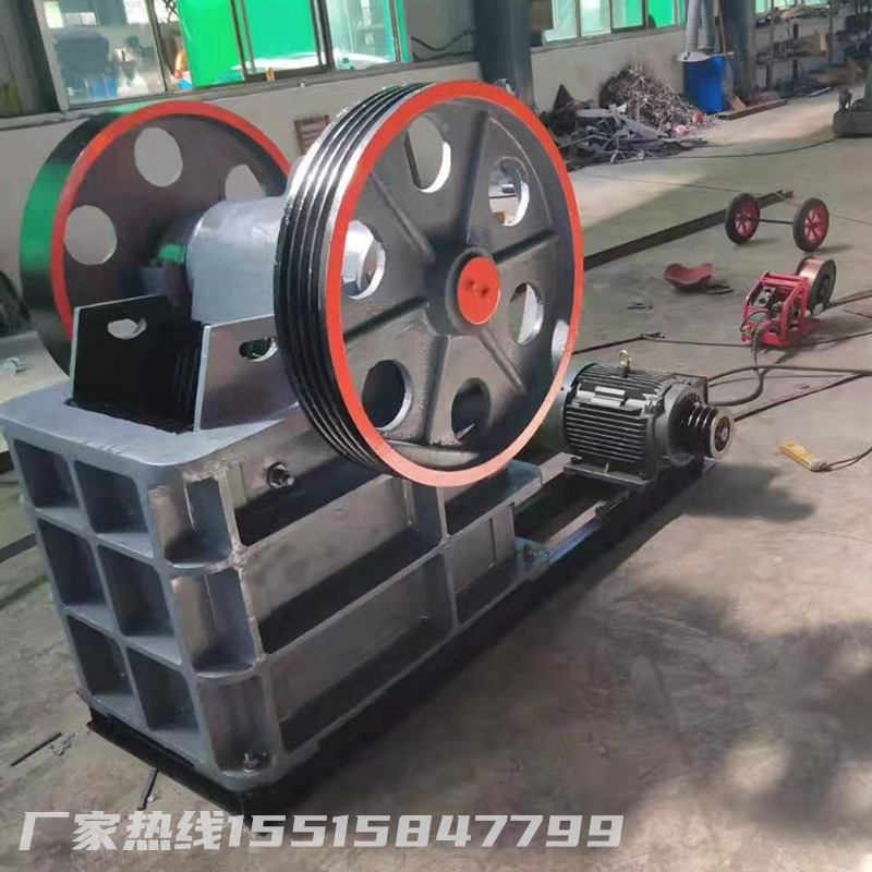小型颚式破碎机鹅卵石岩石粉碎机矿山用移动颚式破碎机电动