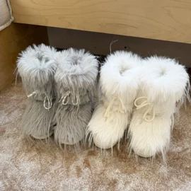 女式皮靴;高跟凉鞋;女式雪地靴