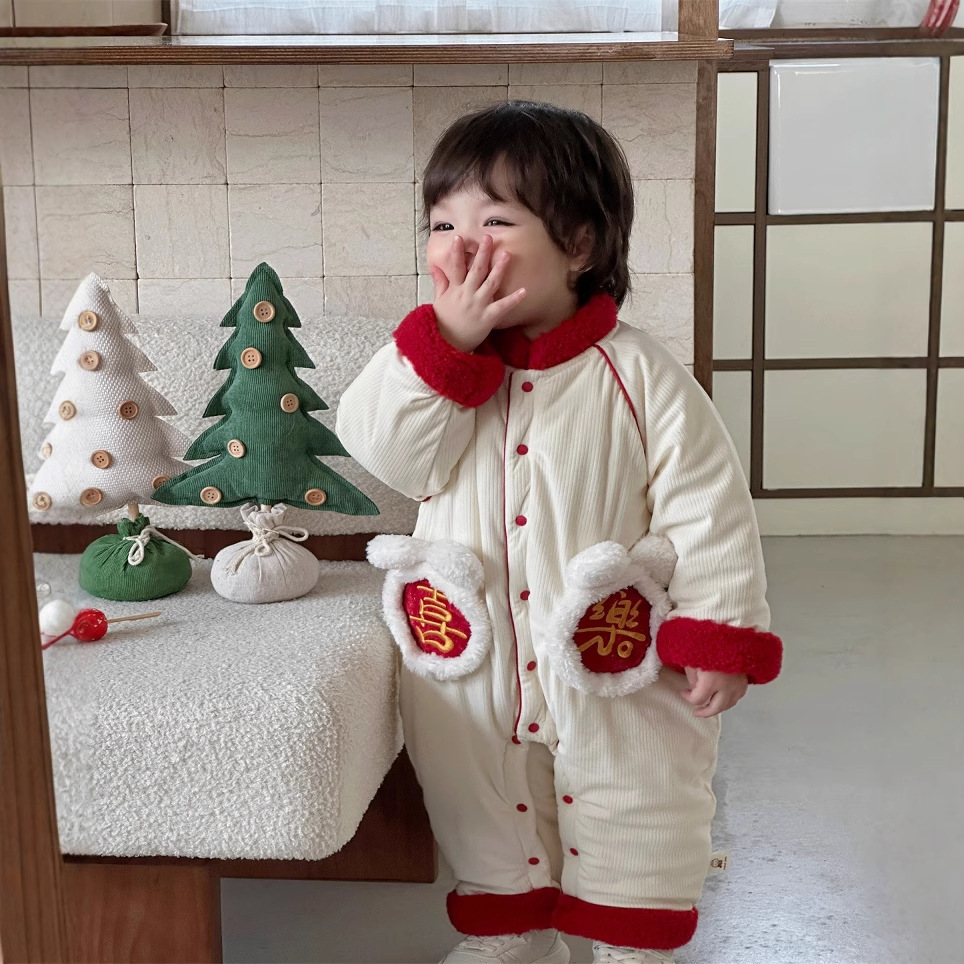 Invierno 2025 Manga larga engrosada estilo occidental gatee para bebé estilo chino bebé hombre de una pieza abrigo de algodón cálido engrosado