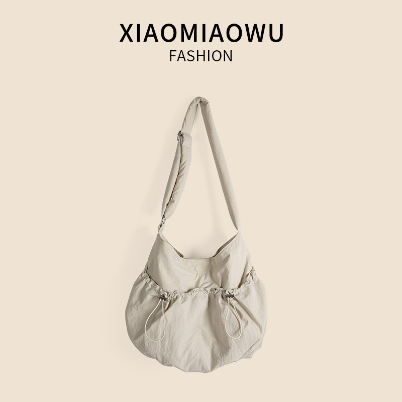 New pleated commuting shoulder with large capacity and high-end feel, drawstring summer versatile nylon crossbody bag_voghion.com