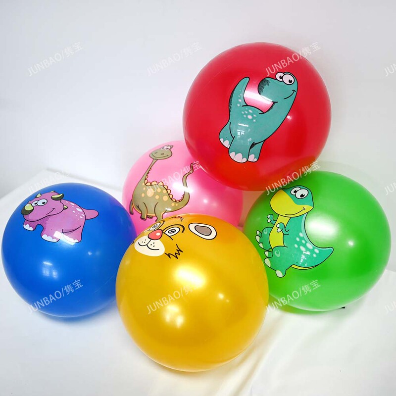 ラベリングボールのプリントボールの空気入れ弾力性子供のボールを並べてボールのおもちゃの漫画を広げて小さいボールをたたいます。|undefined