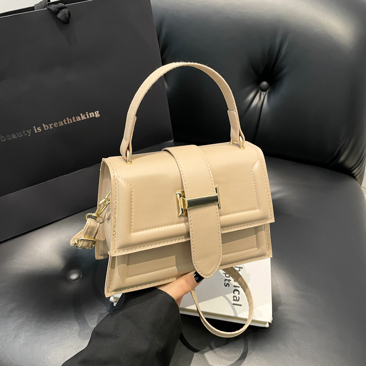 Bolso de mano retro bolso de mujer 2024 primavera nuevo bolso cuadrado de nicho diseño de bolsas de textura mochila de hombro