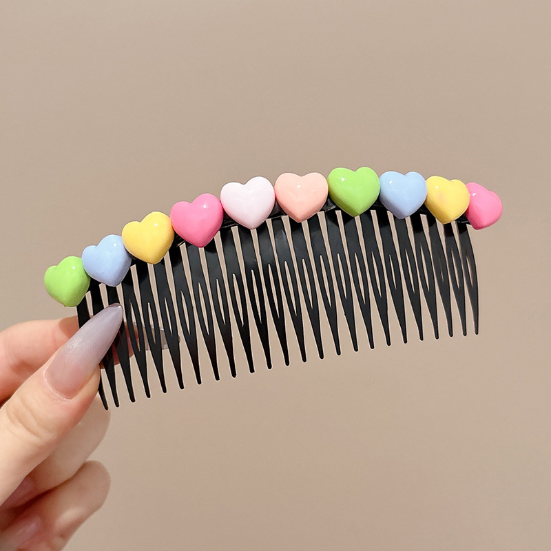 Arteto de acabado de cabello roto de niña