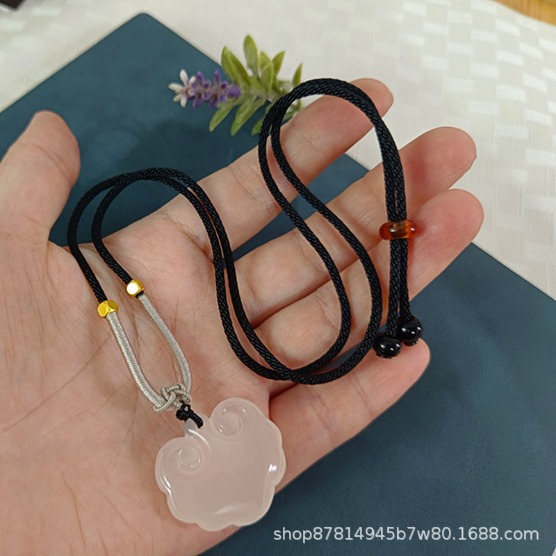 검은 색 로프가있는 흰색 옥수 양면 Ruyi 잠금 장치 (28*25mm 정도)