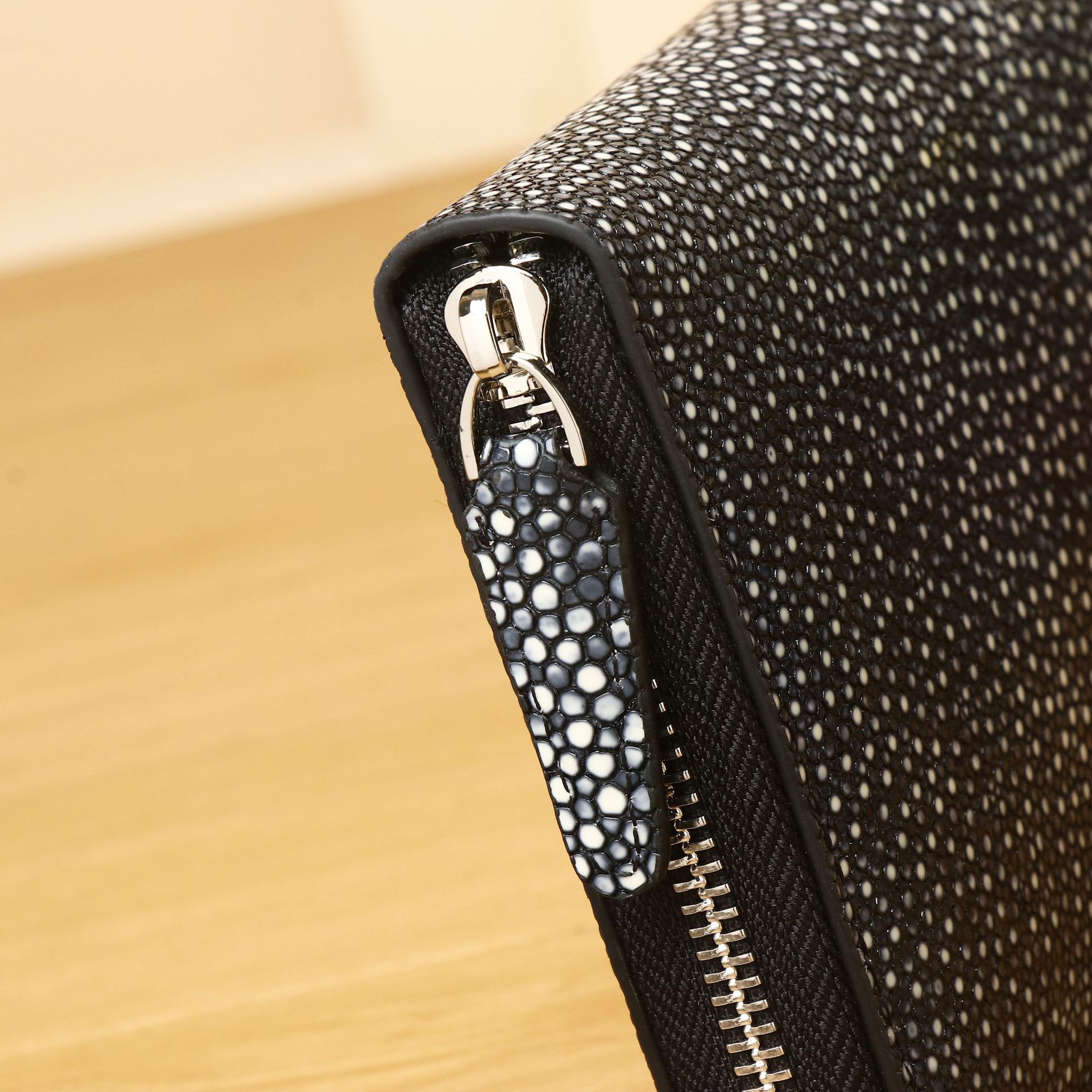 Túi clutch nam họa tiết vân cá ngọc trai đánh bóng phong cách kinh doanh chi tiết 3