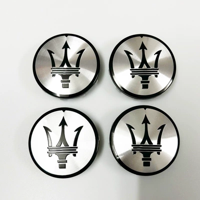 Car logo Black Ghibli Levante Quattroporte - new-style-4-black-labels-on-silver-background-6cm-diameter-hub-caps